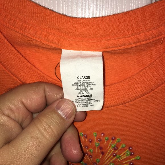 EUC Disney T Shirt Orange Mickey Donald Duck Men's Size XL 2010 Disney Parks - Picture 4 of 4